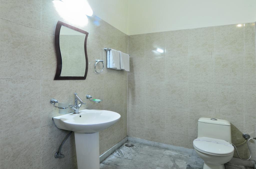 Hotel Roopa International Amritsar Eksteriør bilde