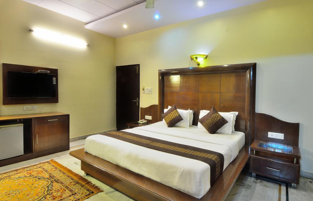 Hotel Roopa International Amritsar Eksteriør bilde