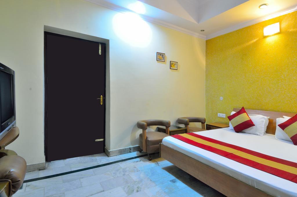 Hotel Roopa International Amritsar Eksteriør bilde